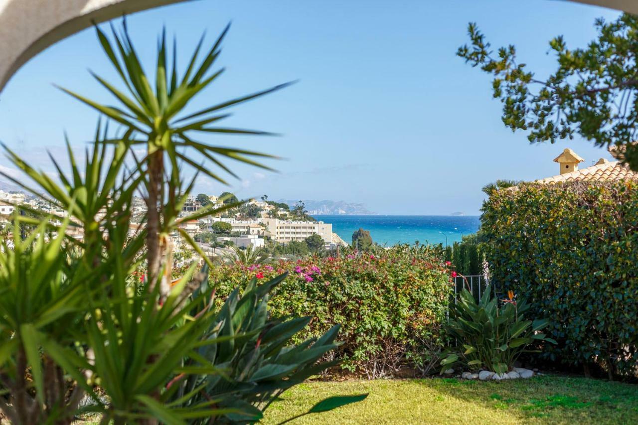 Bright Villa With Salt Water Pool El Campello Exteriör bild