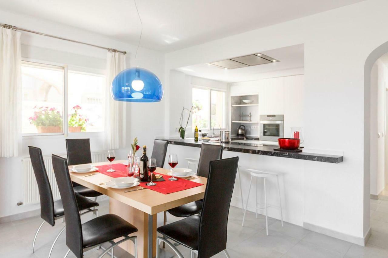 Bright Villa With Salt Water Pool El Campello Exteriör bild