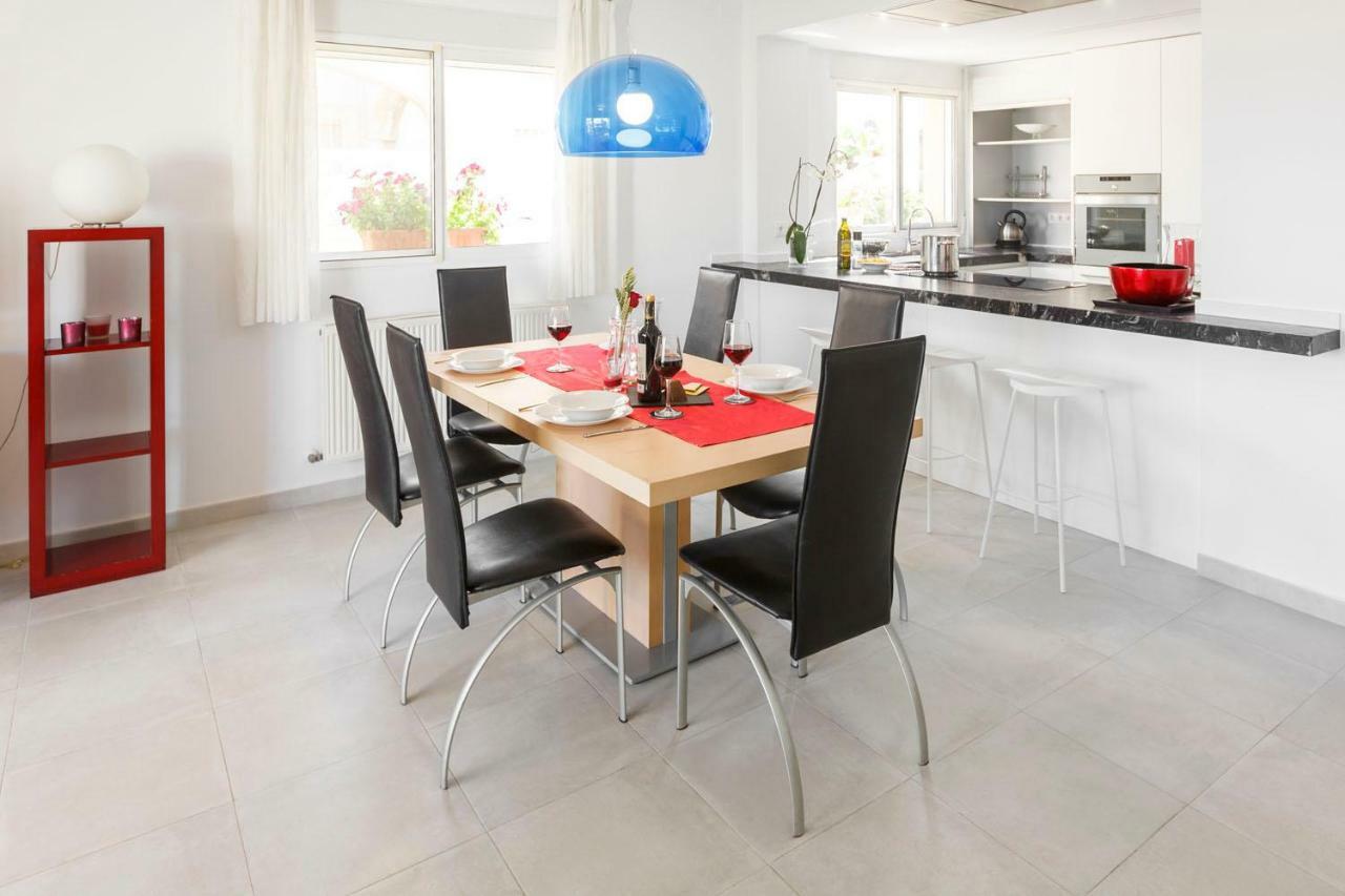 Bright Villa With Salt Water Pool El Campello Exteriör bild