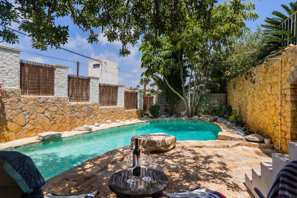 Bright Villa With Salt Water Pool El Campello Exteriör bild