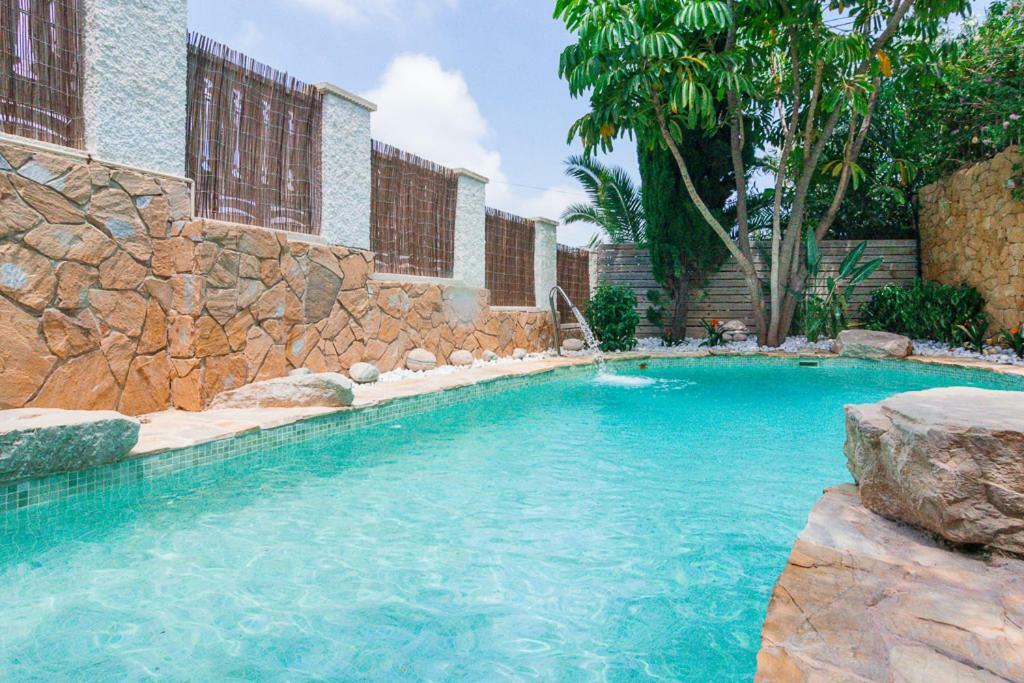 Bright Villa With Salt Water Pool El Campello Exteriör bild